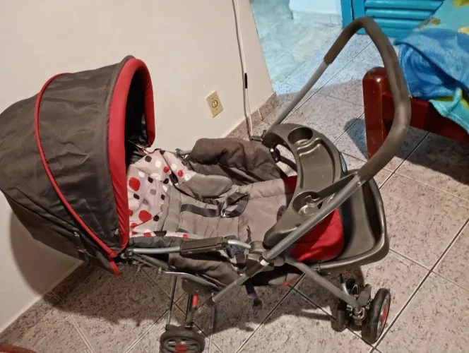 Carrinho de bebê Cosco semi novo