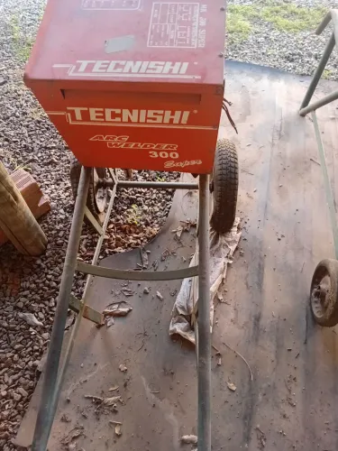 Máquina soldar 300A com carrinho pra transporte 