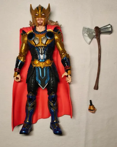 Thor - Amor e Trovão MCU Marvel Legends 