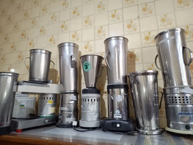 Liquidificadores/copos/amaciador de carnes, inox 220v, ind/res.