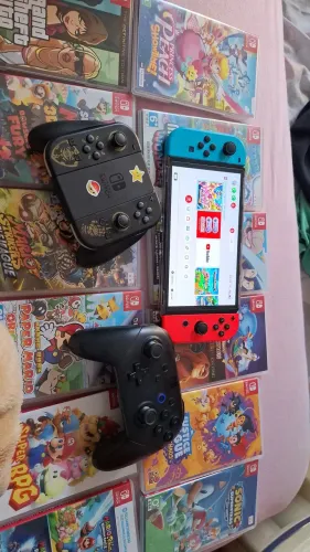 Nintendo Switch completo com dois controles mais 12 jogos originais