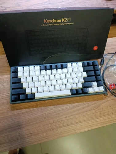 Teclado Mecânico Keychron K2 V2 Bluetooth e USB-C.