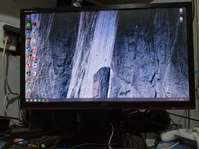 VENDO MONITOR AOC SNIPER 24' GAMER FREESYNC 144HZ