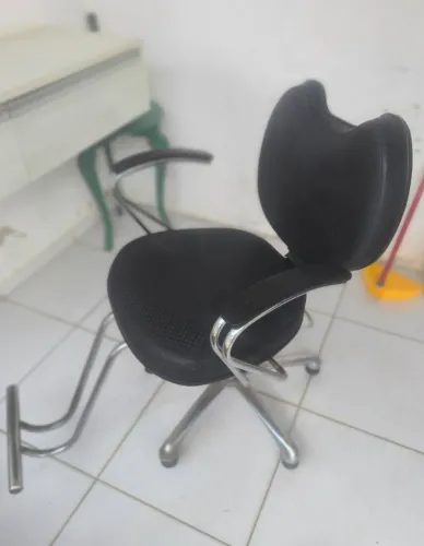 CADEIRA RECLINÁVEL PARA SALÃO E BARBEARIA
