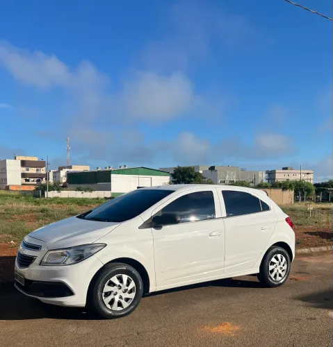 Chevrolet Onix Hatch LT 1.0 8V Flex Power Mec. 4P 2015
