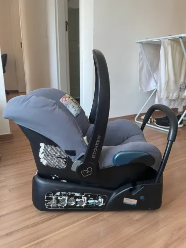 Bebê conforto + base para carro Maxi Cosi