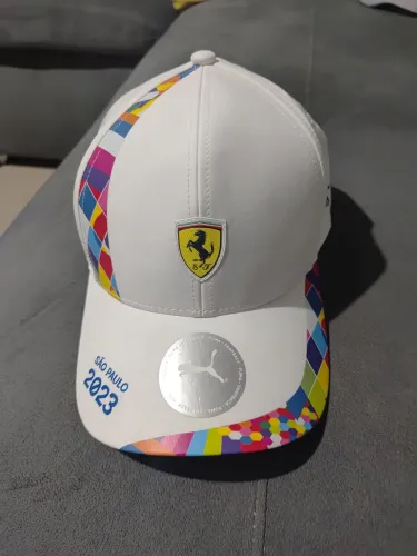 Boné Puma Scuderia Ferrari Edição Especial Gp de ão Paulo 2023