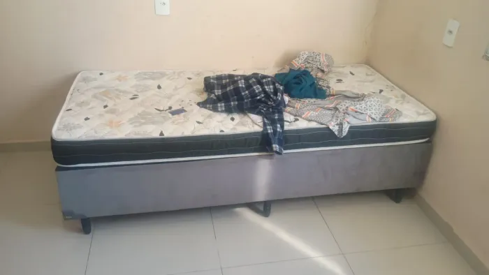 Vendo cama box com coxão