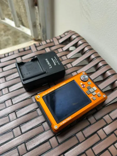 Panasonic Lumix DMC-TS2, aprova d?água excelente estado, com bateria e carregador.