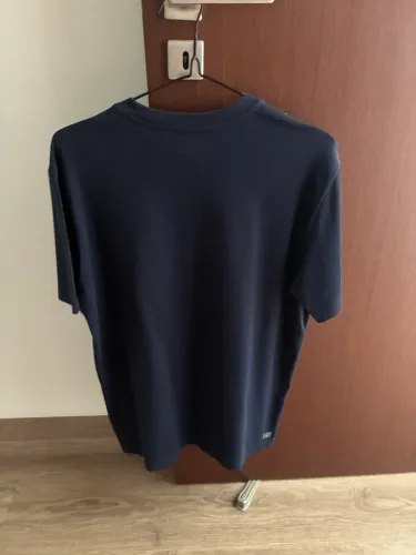 Camiseta lacoste azul marinho, usada poucas vezes, número P