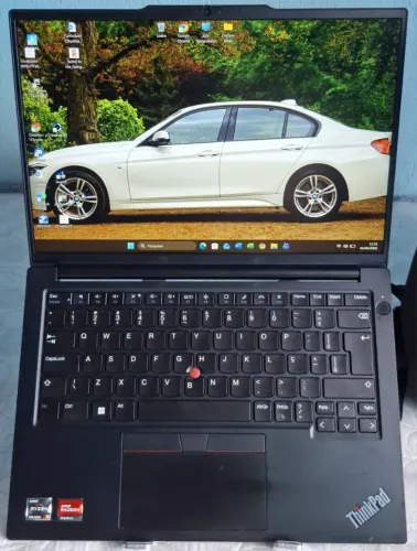 Vendo notebook profissional.