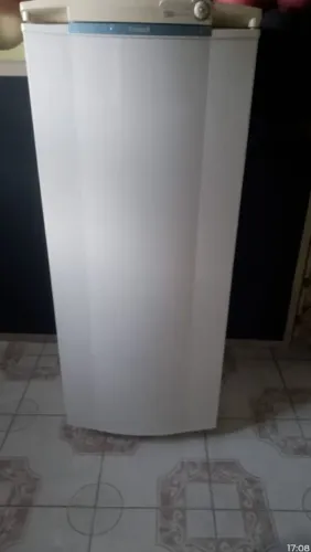 Geladeira Consul 340L funcionando perfeitamente. Conservada. R$ 800.