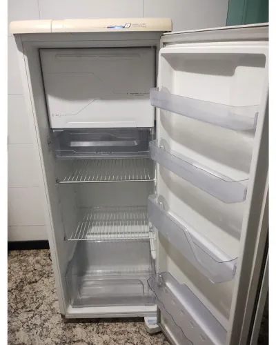 Geladeira Electrolux Frost Free 322L Otima