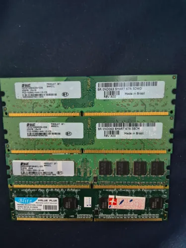 Lote 4 Memórias RAM DDR2 Desktop (533MHz e 667MHz) - SMART / Blitz