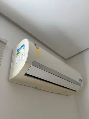AR CONDICIONADO  12 Btus ( Midea)