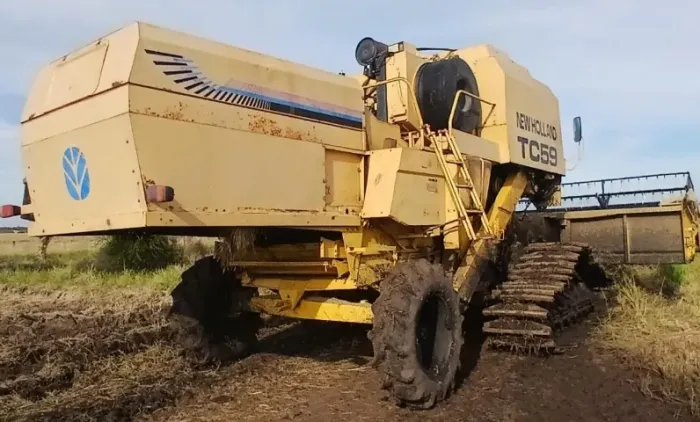 Colheitadeira New Holland TC59