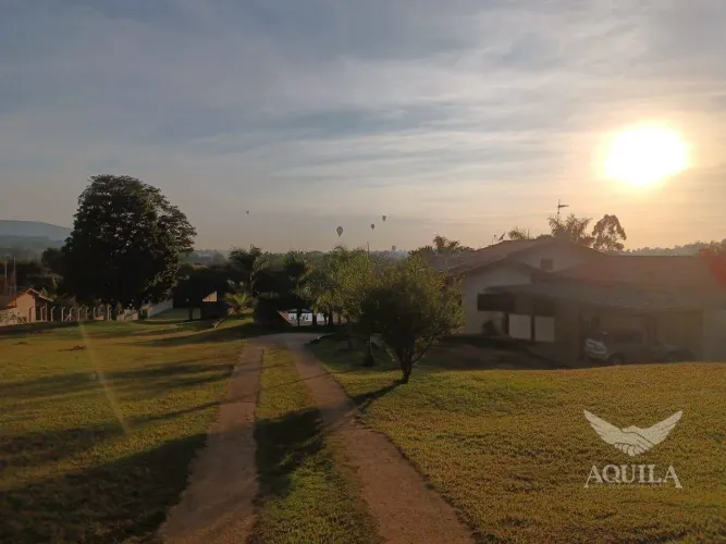 CHÁCARA COM 3 SUÍTES E PISCINA NO RESIDENCIAL ALVORADA - ARAÇOIABA DA SERRA