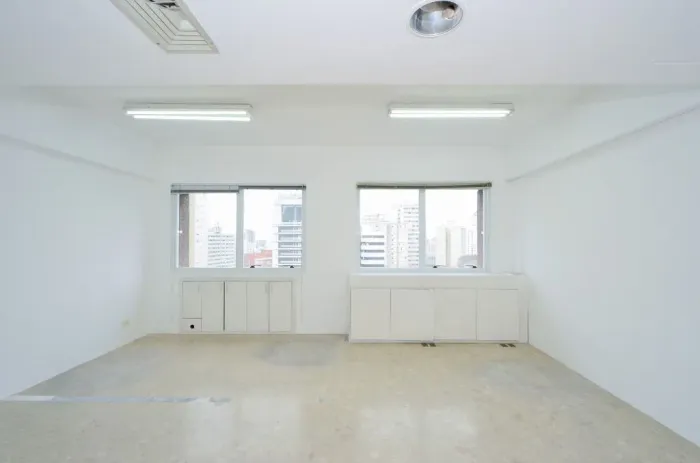 Sala à venda no Condomínio Edifício Mercure Bela Vista Central Towers em Bela Vista - São