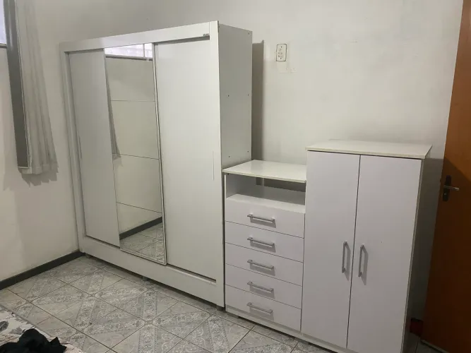 Guarda roupa de solteiro + cômoda 