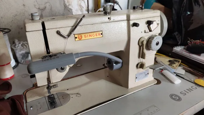 Máquina Zig-Zag Industrial Singer