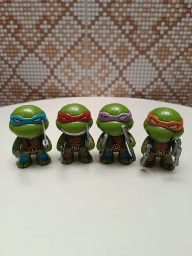 Conjunto Tartarugas Ninja decoração com articulação e armas removíveis