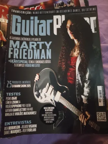 Revista Guitar Player autografada Marty Friedman