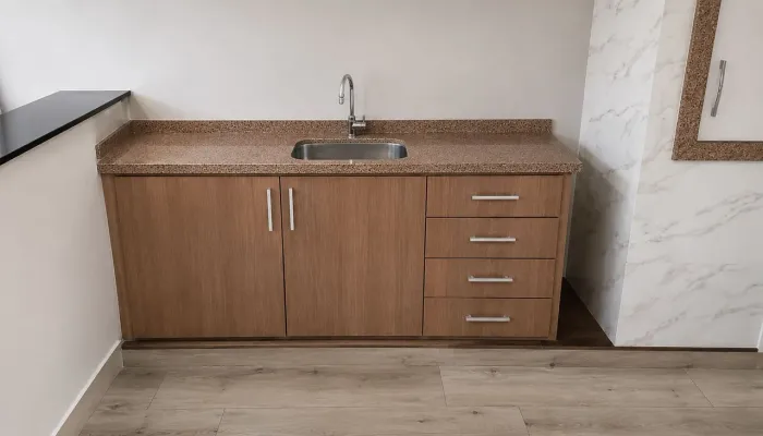 Vende-se balcão com pia de pedra e cuba + bancada de pedra , usados - a retirar