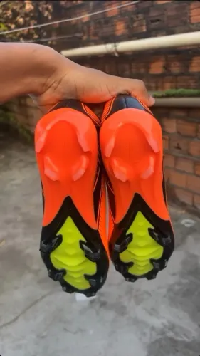 Chuteira nike, de 1 linha e quase não usada, está a venda porque parei de jogar