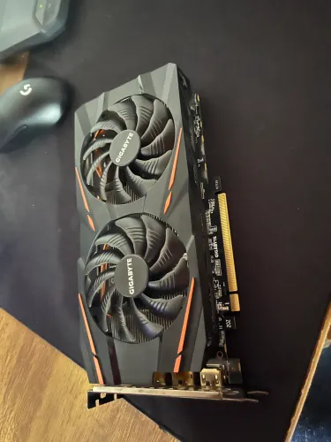 Radeon RX 580 Series 8GB gigabyte