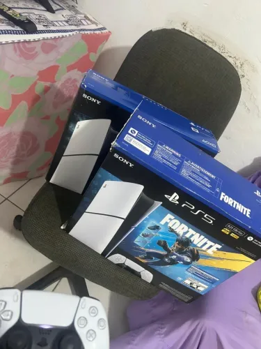 Ps5 slim mídia digital 2 meses de uso ( com nota e caixa)