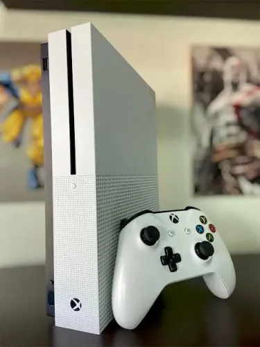 Xbox One S - Semi novo