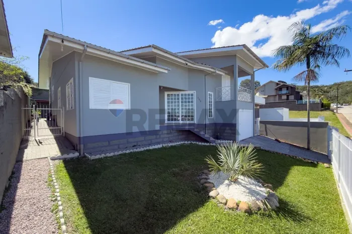 Casa à venda 4 quartos sendo 1 suite com closet, com piscina aquecida - Bairro Comerciário