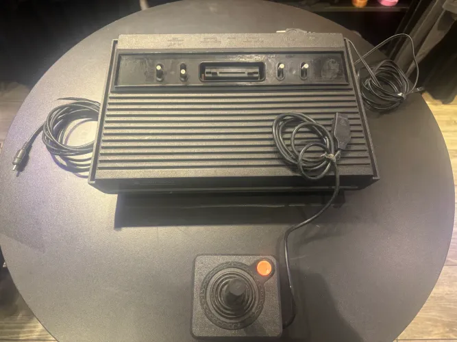 Atari 2600 2 jogos e 2 controles