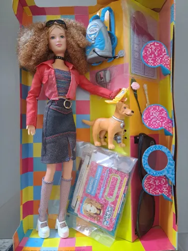 Boneca kenzie amiga da Barbie Mistery Squad