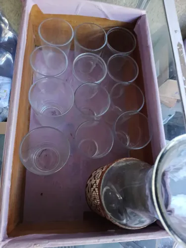 Jogo de copos com jarra de vidro