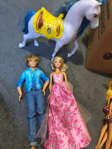 Barbie+ Ken fashionista com várias articulações+ cavalo