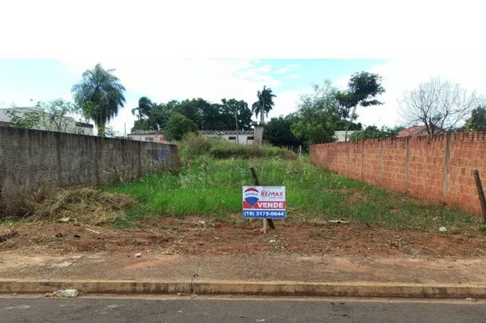 TERRENO 10X30 COM OPÇÃO PARA DESMEMBRAR AV. GRÉCIA