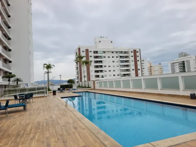 Apto 2 dormitórios, andar alto em condomínio clube