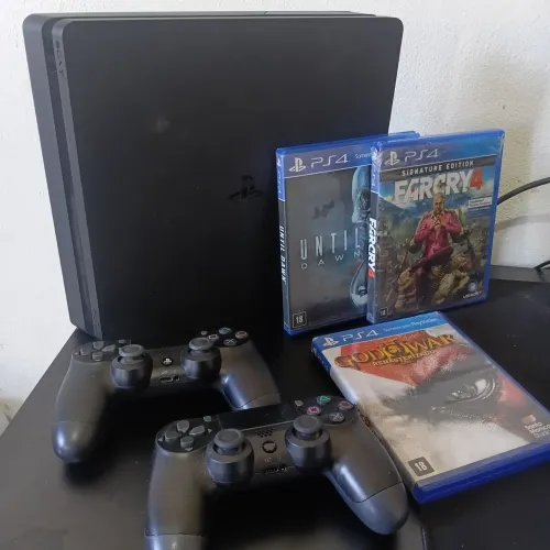 PS4 PlayStation 4 com God of War III, Red Dead 2, Resident evil 4 e mais. 2 controles