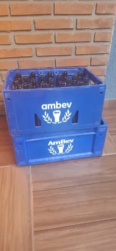 2 engradados de cerveja gorduchinha com com vasilhames 80 reais os dois 