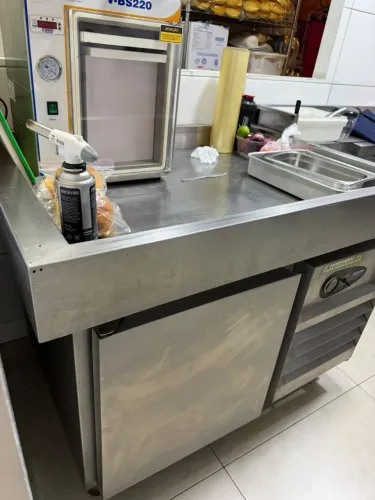 Vendo Bancada Pista Fria e Refrigerador
