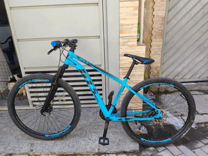 Bicicleta aro 29 GT Sprint MX7