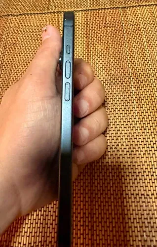 Vendo Iphone 15 usado bateria 86% sem detalhes