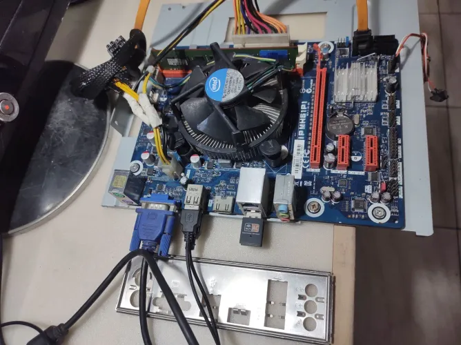 Placa Mãe 1155+Intel Core i5-3470 3.20GHz+4GB DDR3 com HDMI.