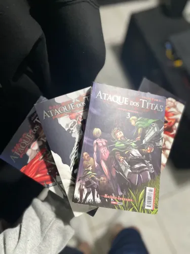 Attack on Titan 2 em 1 volumes 1 2 e 3