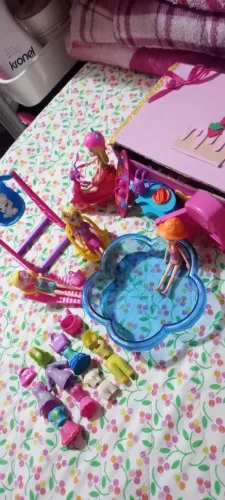 Kit Dia na piscina da boneca Polly