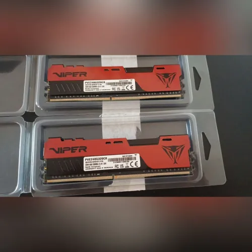 DUAS Memórias RAM DDR4 de 8GB no pix por 900 reais