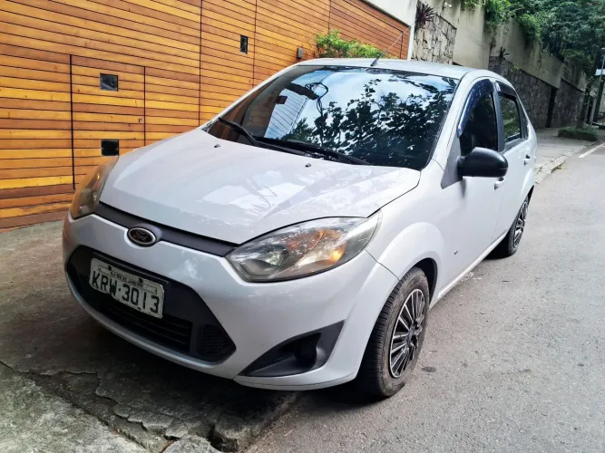 Ford Fiesta Sedan SE 1.0 8V Flex 4P 2014