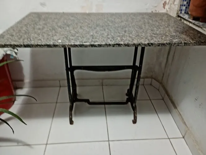 Tampo de mesa em granito. Pedra em granito medindo 1.20x70.