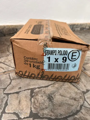 Grampo polido cerca